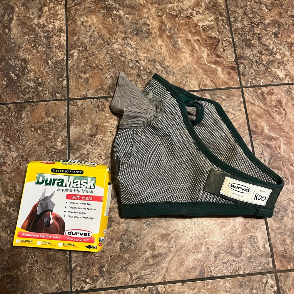 Farnam Arabian size bundle 2 fly masks